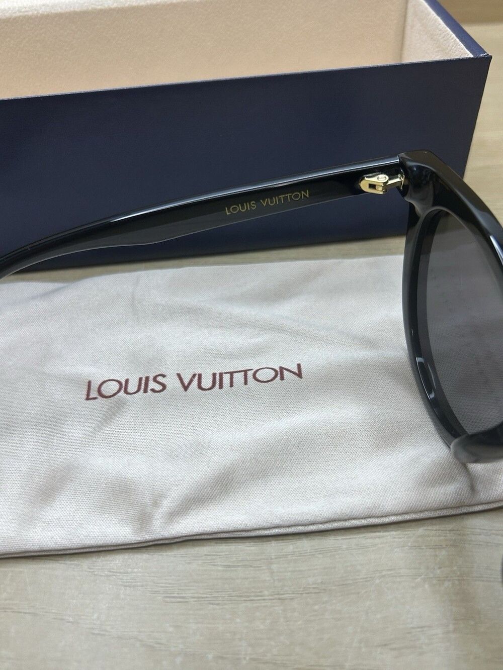 Louis Vuitton Z2130U Monogram Sunglasses - Picture 9 of 14